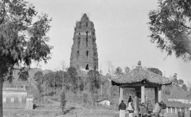 百年前雷峰塔老照片：高清照片回顾一下，雷峰塔倒塌前的样子