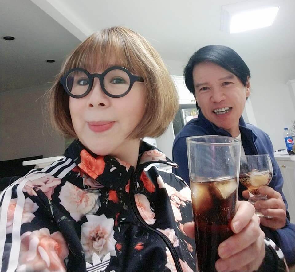 原创64岁反派老戏骨林嘉华生日妻儿炮制西餐庆祝结婚37年零绯闻