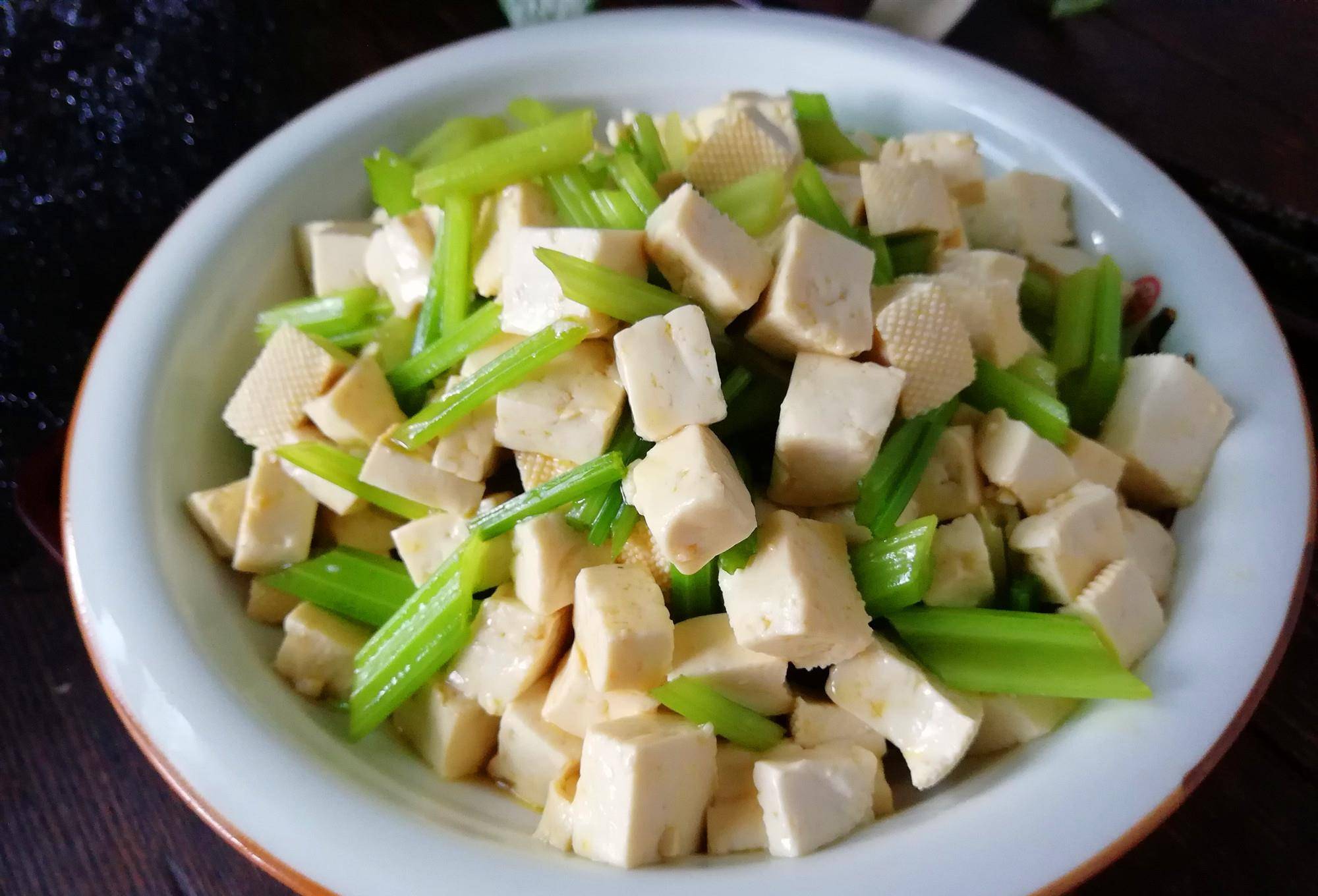 教你一道豆腐的做法做法简单清凉清淡夏季肝火旺盛就吃它