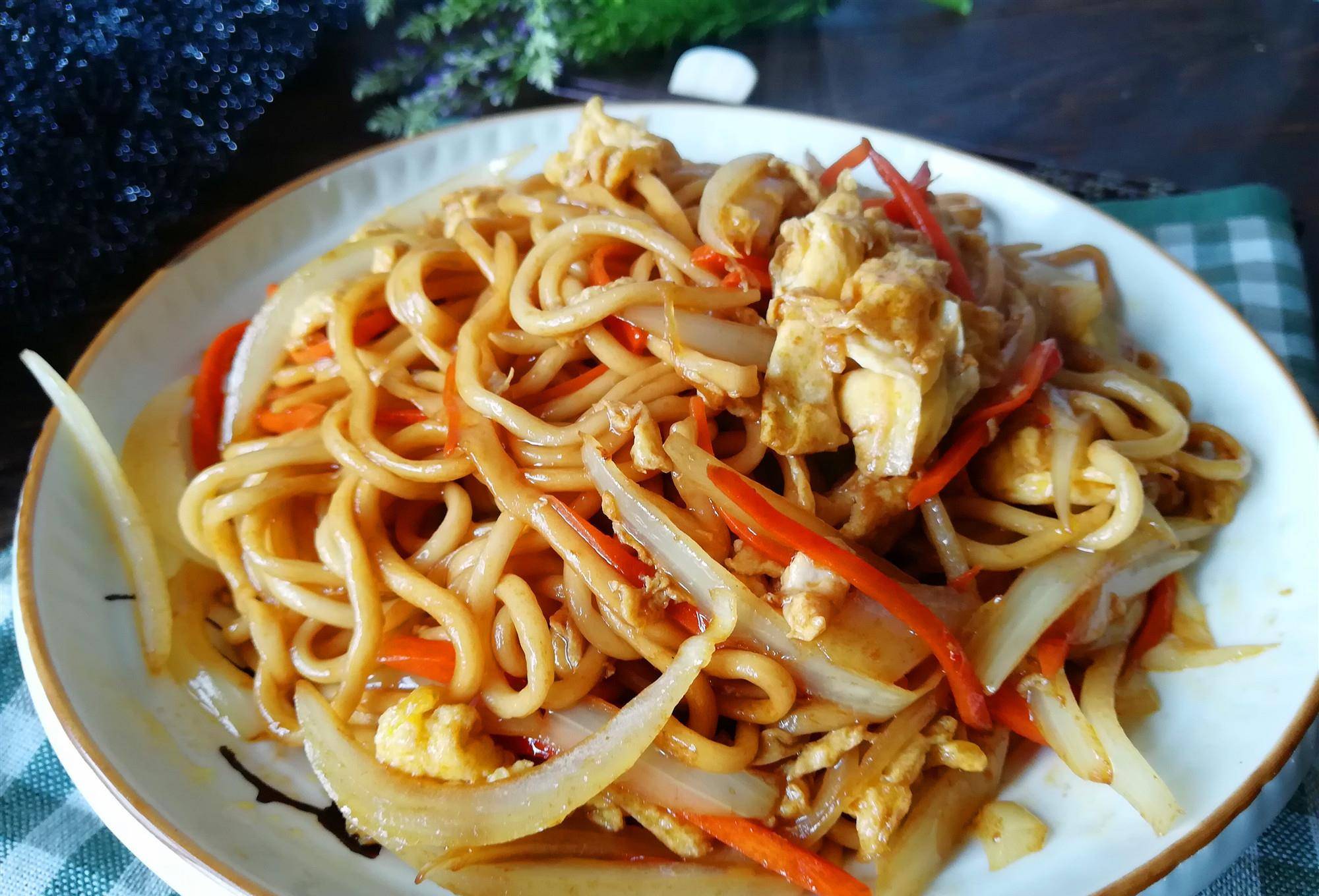 教你在家做炒面面条根根分明不粘锅口感劲道味道香浓