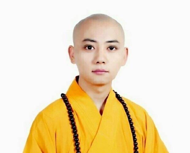 90后寂源法师13岁皈依佛门23岁成为住持面容清秀一心向佛
