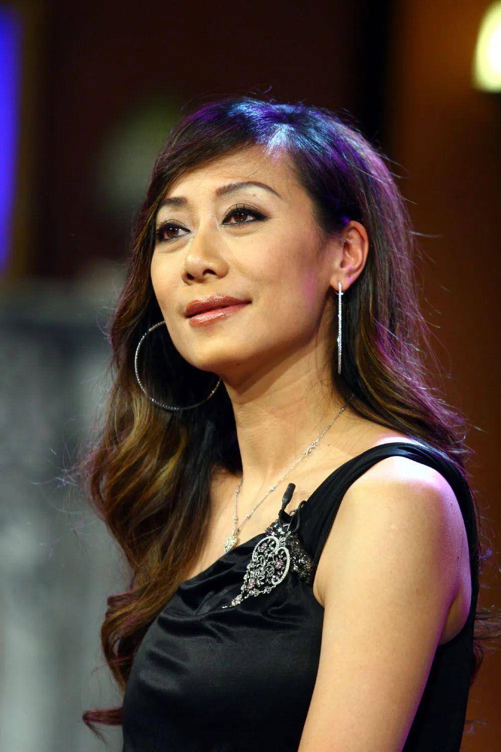 她是邢李原前妻,四婚四离活得潇洒自在,与前夫现任林青霞做朋友