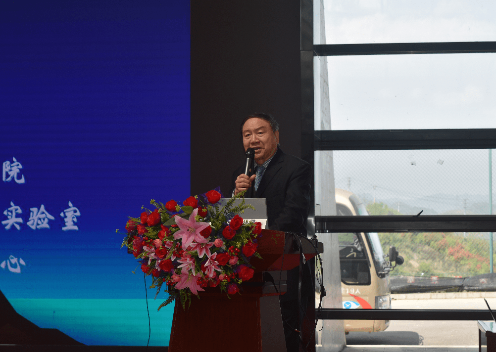 赵堪兴教授发表 【儿童斜视手术时机】专题演讲