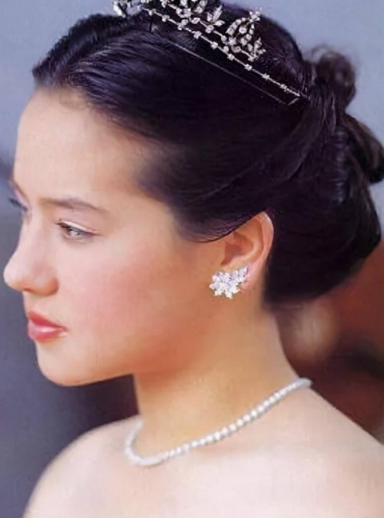 泰国王室颜值担当!混血的百灵公主长相绝美,27岁也嫁了美国人