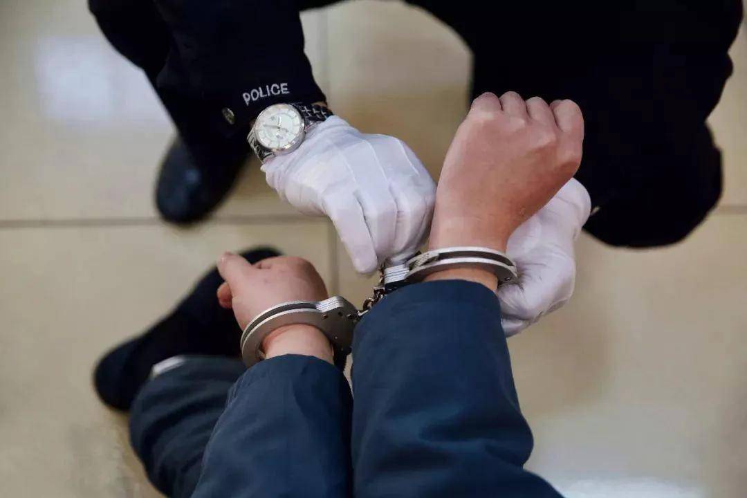 被告人邓敬祥是阳西县塘口镇人,2017年7月19日23时许,被告人邓敬祥和