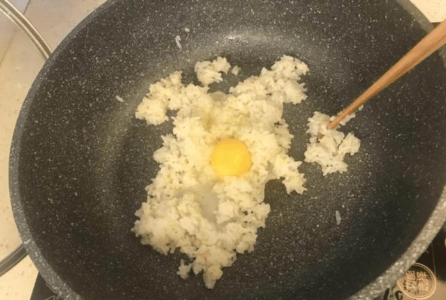 米饭怎么炒好吃不加鸡蛋 49fd1d56349243f39213190925b8aaed.png