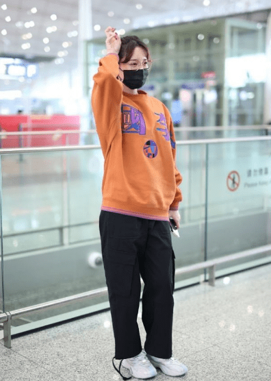 橘色卫衣配什么裤子 5407d7ffb45d4781897f50489f1d8607.png