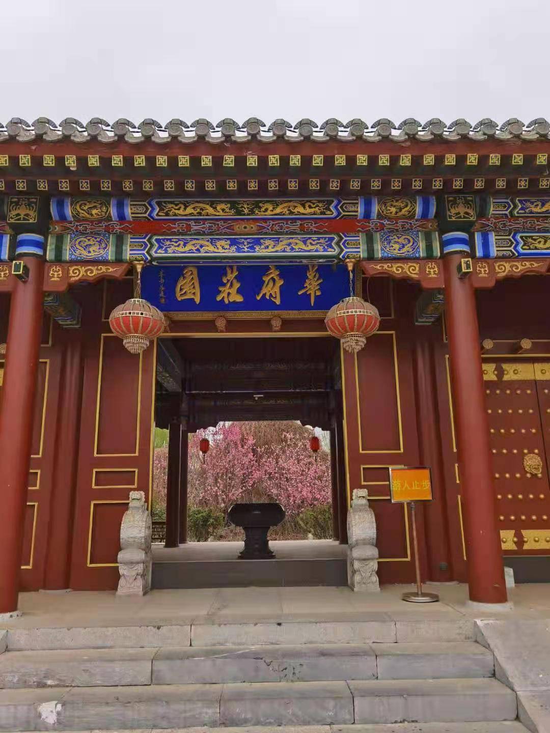 香河国华影视城姹紫嫣红春满园