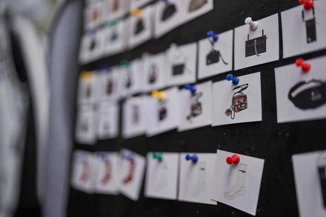 成龙 空山基 李宁21秋冬系列谍照发布 附李宁21巴黎时装周系列鞋款种草图鉴 造型