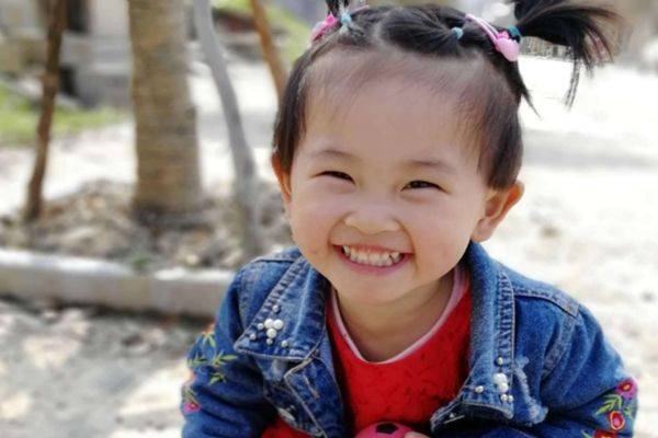 心理测试:哪个小女孩笑起来最开心,测你将来的孩子有什么前途!