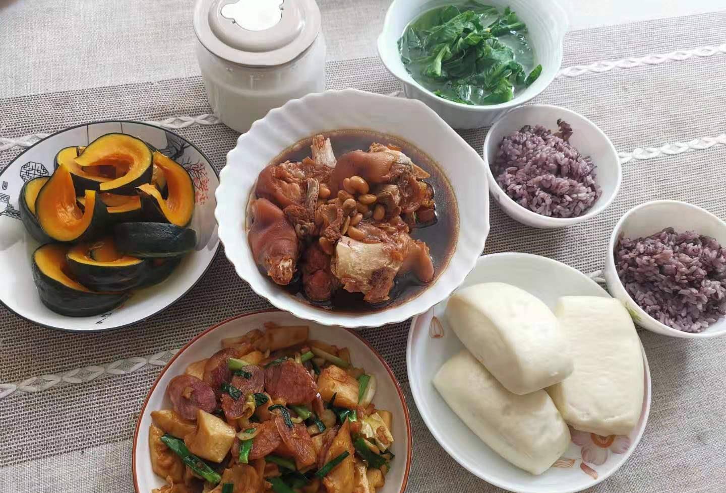 晒一晒午餐,菜肴主食共有7道,网友见了却说,这是减肥餐呀_竹笋