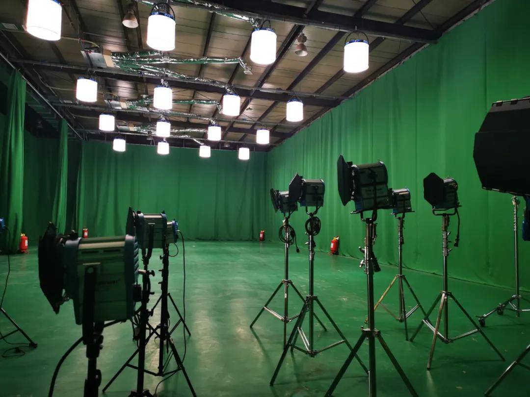 西北大学现代学院星光摄影棚正式建成启用