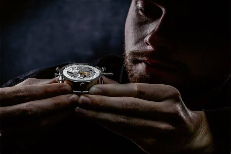 �����ֱ����������ж��?