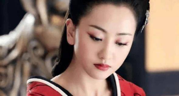 她被粉丝称作 最懒女星 演戏当成兼职 颁奖很少参加 有个性 杨蓉