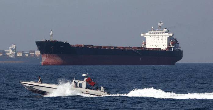 图为波斯湾油轮