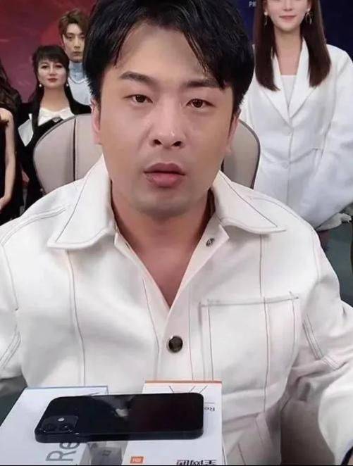 原创知名网红辛巴下跪高调复出称带所有用户回家背后狂卖20亿