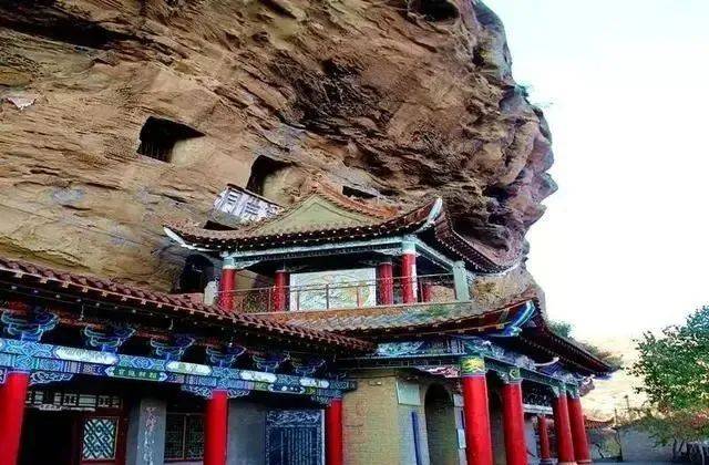 陕西榆林悬空寺，当地人称为万佛洞，游客：值得来一看