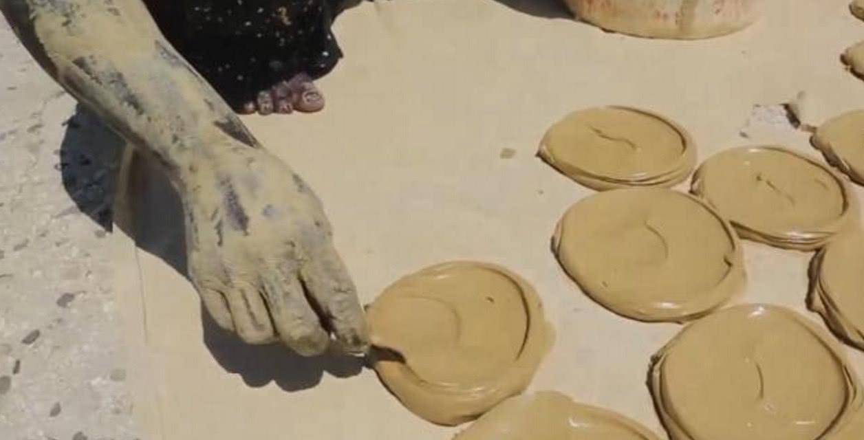 吃土只是戏虐还可能是患上异食癖玻璃指甲头发统统不放过