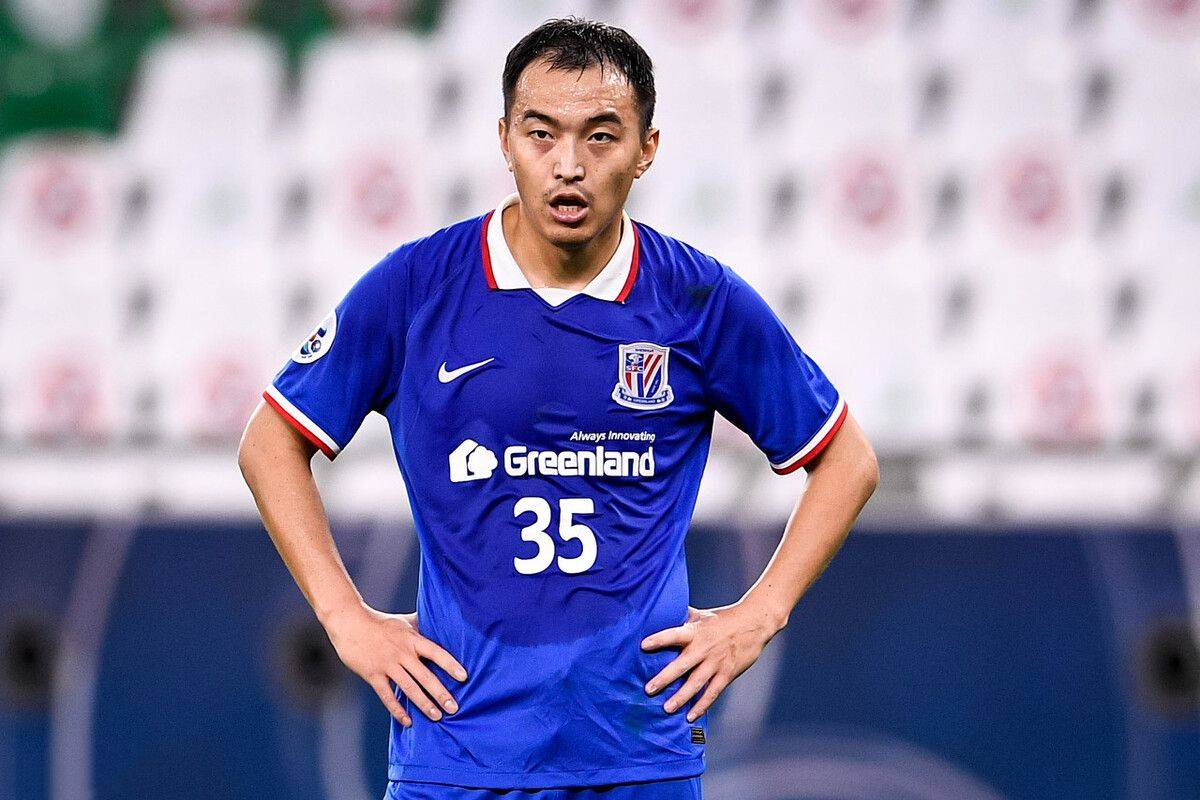 后来毅腾被实德收购,冯潇霆也就加入了大连实德梯队.