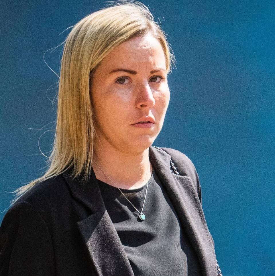 已婚女教师勾引15岁男生交往,被判监禁6年零2个月_坎迪斯·巴伯