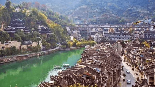 贵州黔东南州一个县，是贵州代表性的古城，为5A级旅游景区