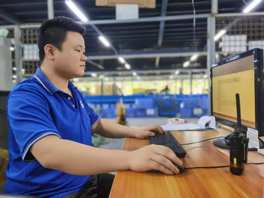 在平凡岗位上埋头实干虎门分拨中心仓管员夏冰