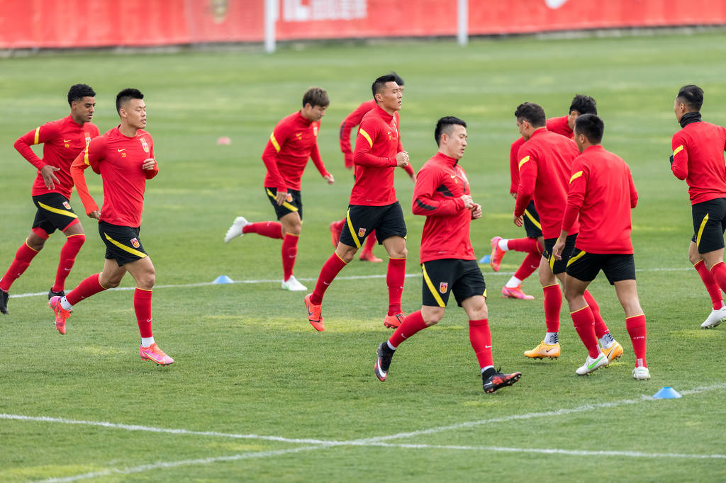 根据国家足球计划，中国超级联赛球队将在本周的后两个阶段陆续进入比赛区。