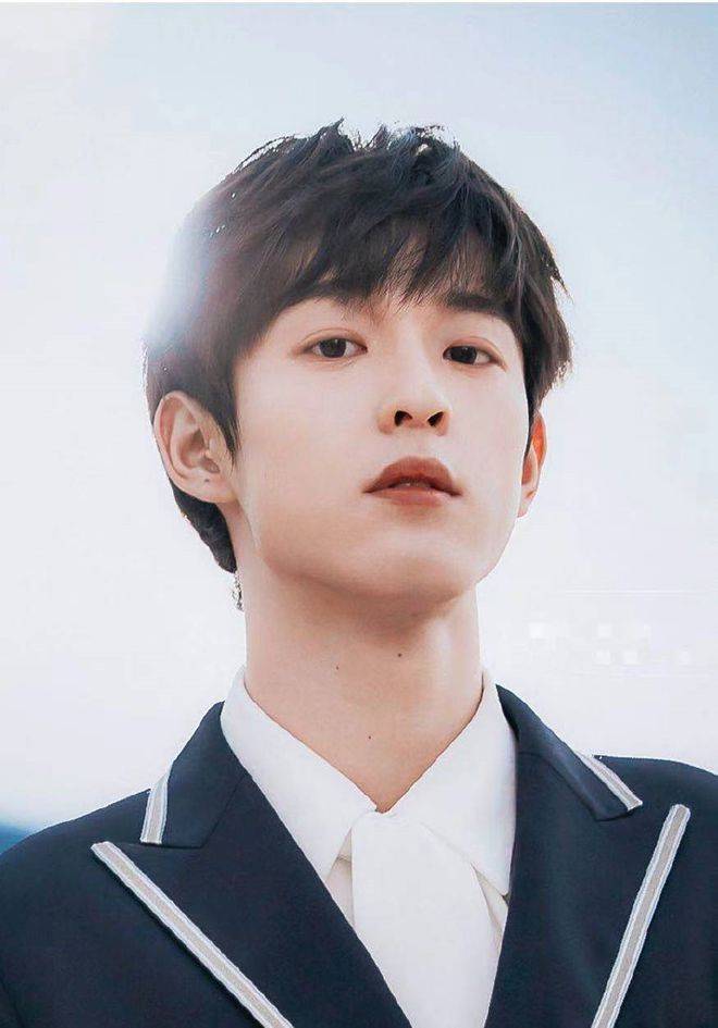 选秀艺人直言自己床上曾有7人在开会_吴宇恒