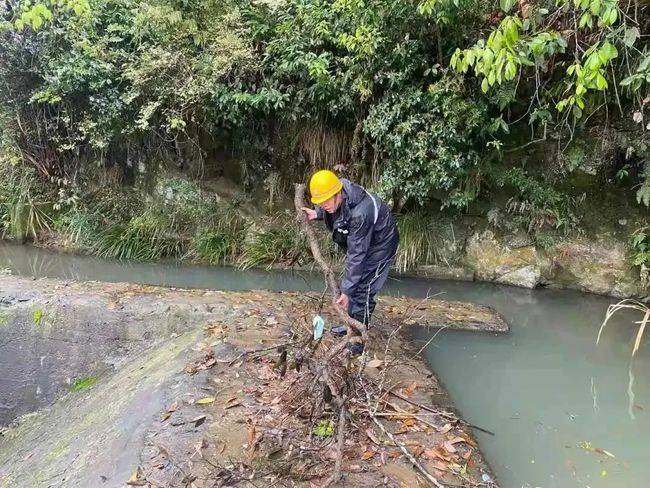 清理河道垃圾范文赞！改进生态水域处境将笑发展河流整理整顿专项行径(8)