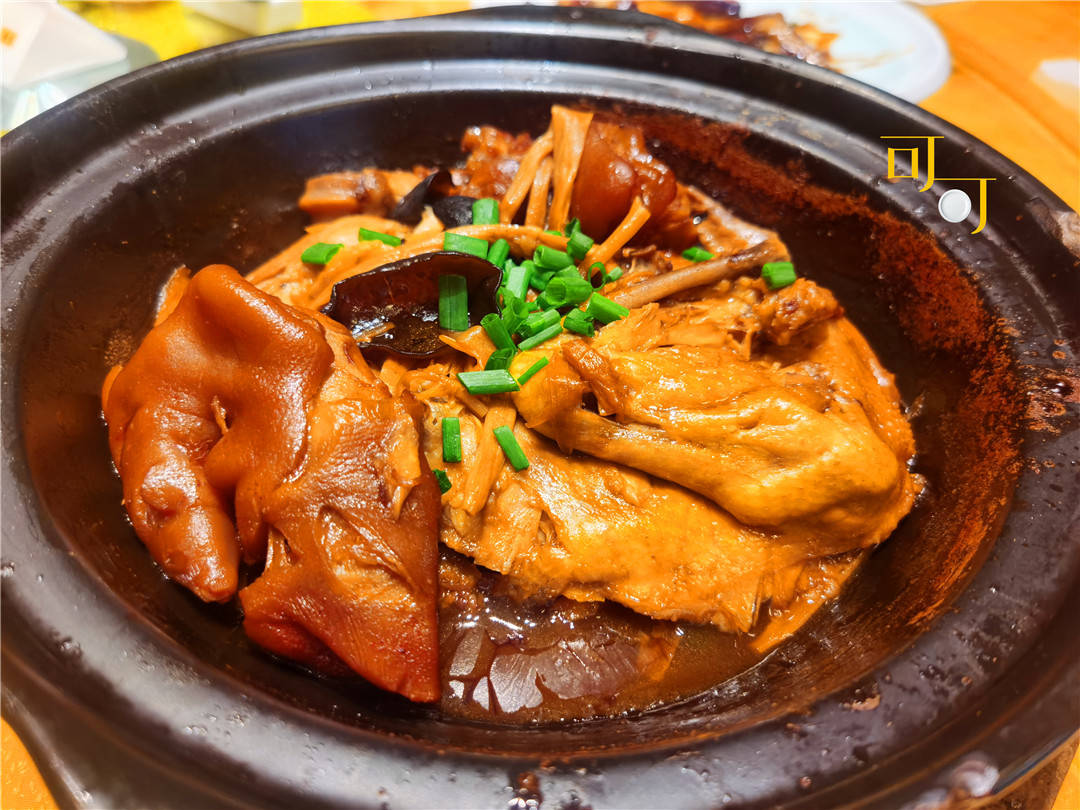 秘制鸡煲,我最爱的一个菜,也是店里的招牌菜之一,点了半只鸡小份的,48