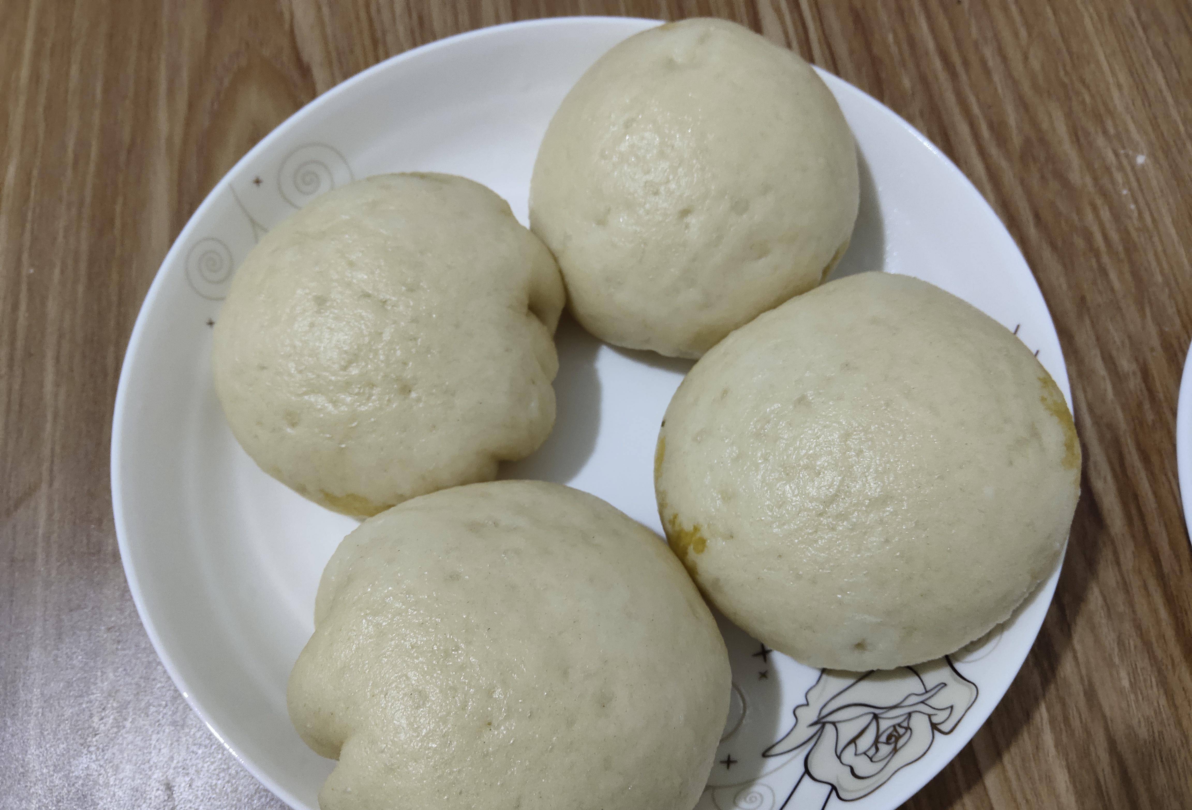 用蛋黄做馅做出咸香沙糯的小包子家人说太好吃了赶紧收藏啦