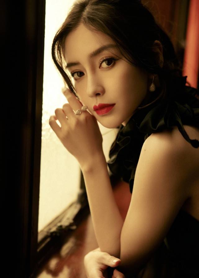 原创被黄晓明表白后baby晒照甜美似少女身材窈窕惹人羡