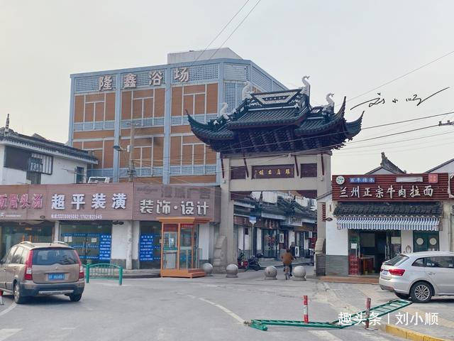 上海市宝山区有一个“被遗忘”的古镇，几乎没有游客，商店都关门