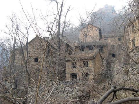 中国有一个古老的村子：神秘恐怖，被称为第一鬼村，现无人敢居住