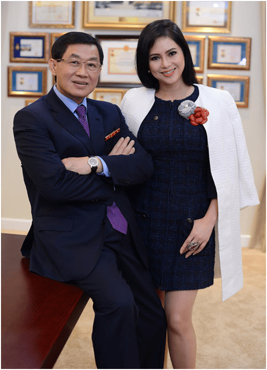 据越南媒体4月10日报道,近日,约翰纳森先生和妻子的生活再次得到了