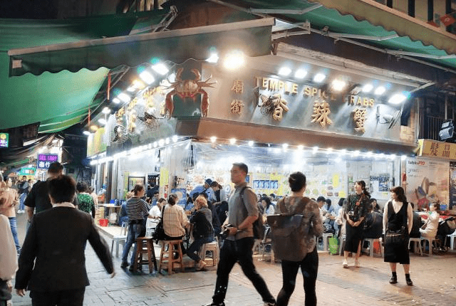 香港这条庙街，被称为“男人街”，游客：廉价地摊夜市！