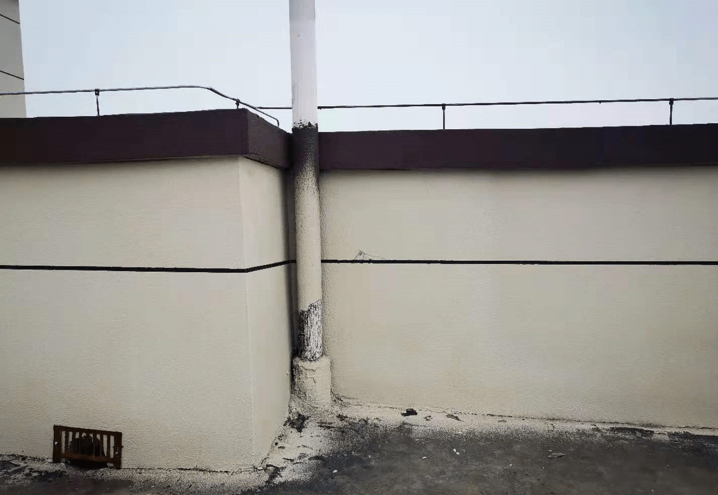 为什么很多房子都要做女儿墙,不做可以吗?来听听建造师怎么说的_屋面