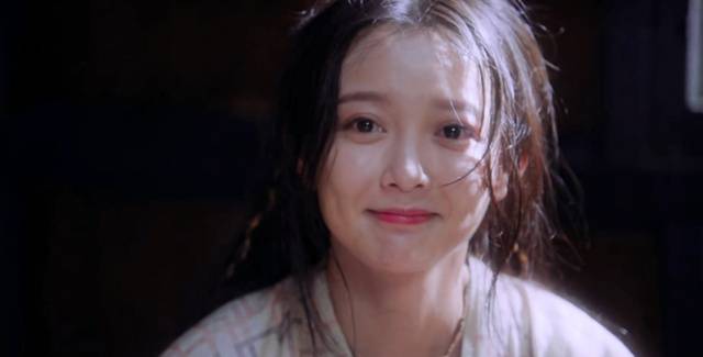 锦儿这个角色就是女主玲珑的母亲感觉汪小敏的扮相和赵今麦真的很像