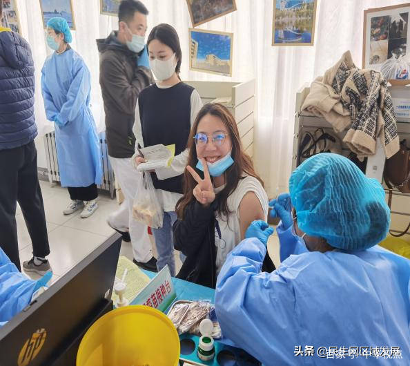 62岁恒星董事长带头打疫苗62岁恒星科技学院董事长陈昌金带头打疫苗成