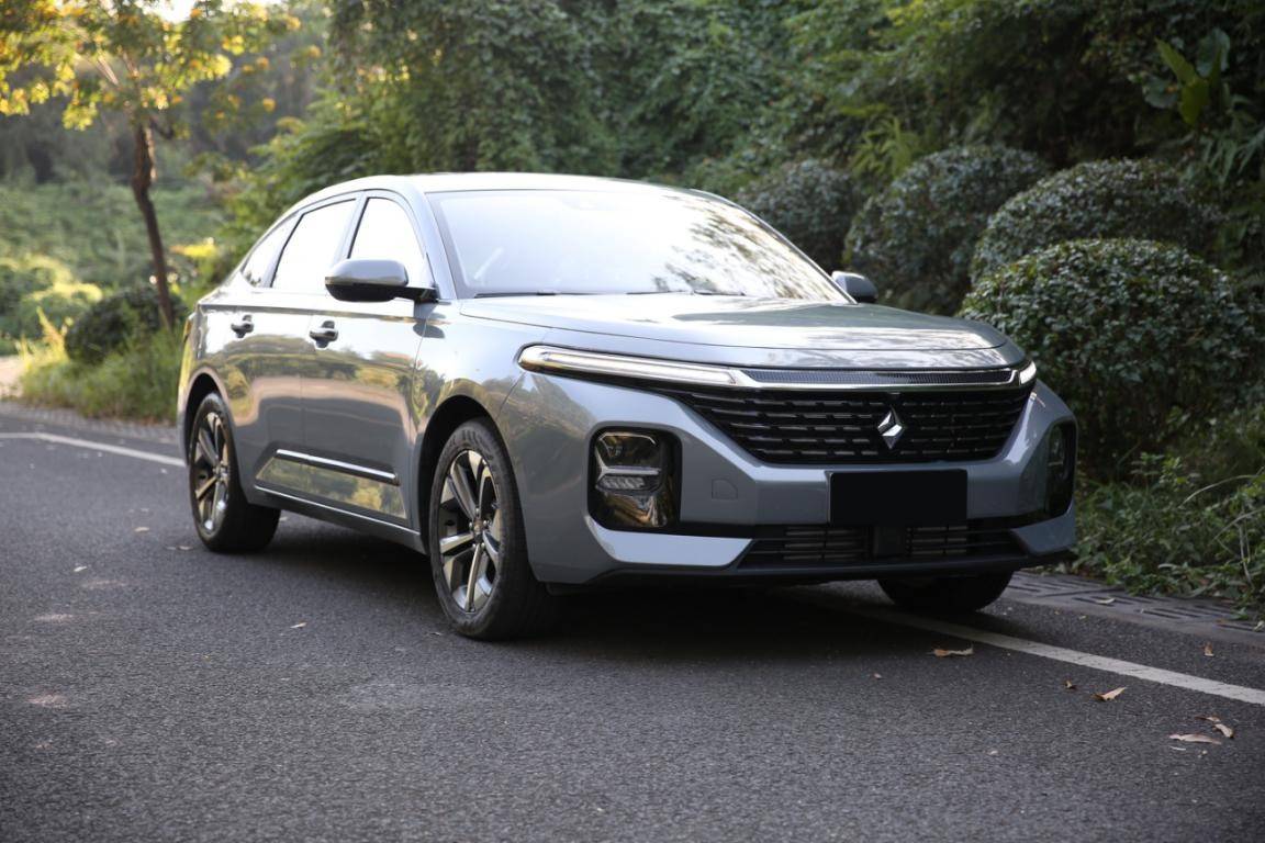 亲民的大掀背轿跑车型轴距2米7可选15t动力最低6万多开走