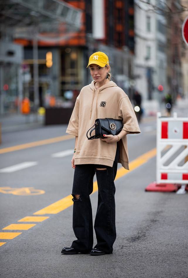 原创想要时髦与舒适兼具,不如试试"卫衣"搭配三部曲,轻松搞定