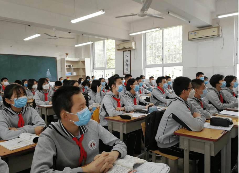中小学迎来“坏消息”，周六可能要上课，学生忧愁、家长开心_时间