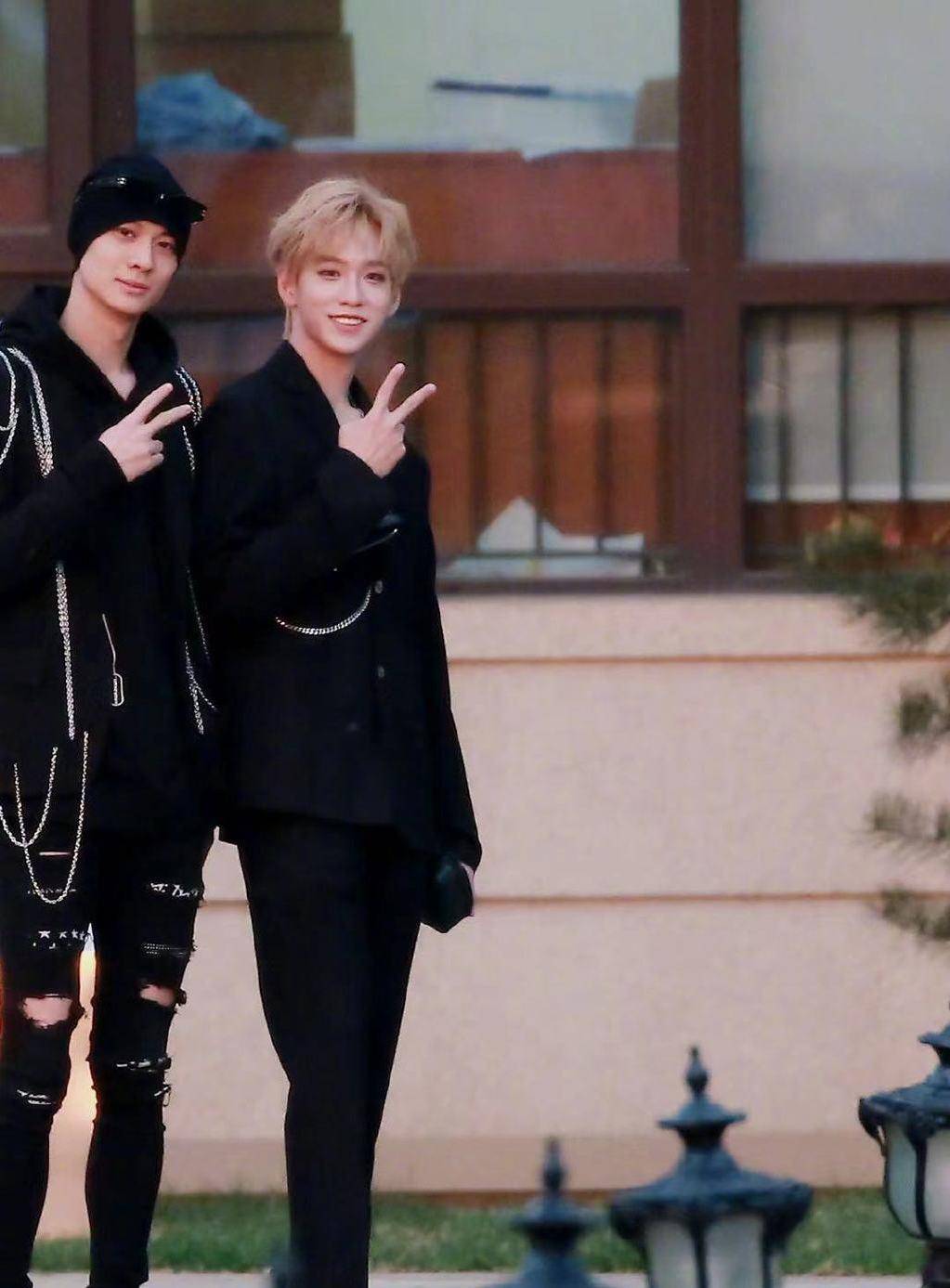 余景天染金发,梁森比耶抢镜,网友:差点认成《创4》利路修!