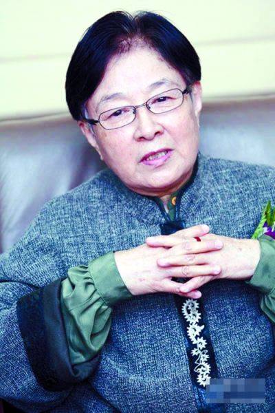 汪正正,磁性嗓音超迷人,他妻子张静宇近照,揭秘两人的感情经历