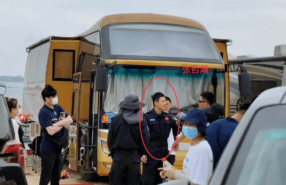 《维和防暴队》新路透,王一博张哲瀚互动打球,关系好坏一目了然