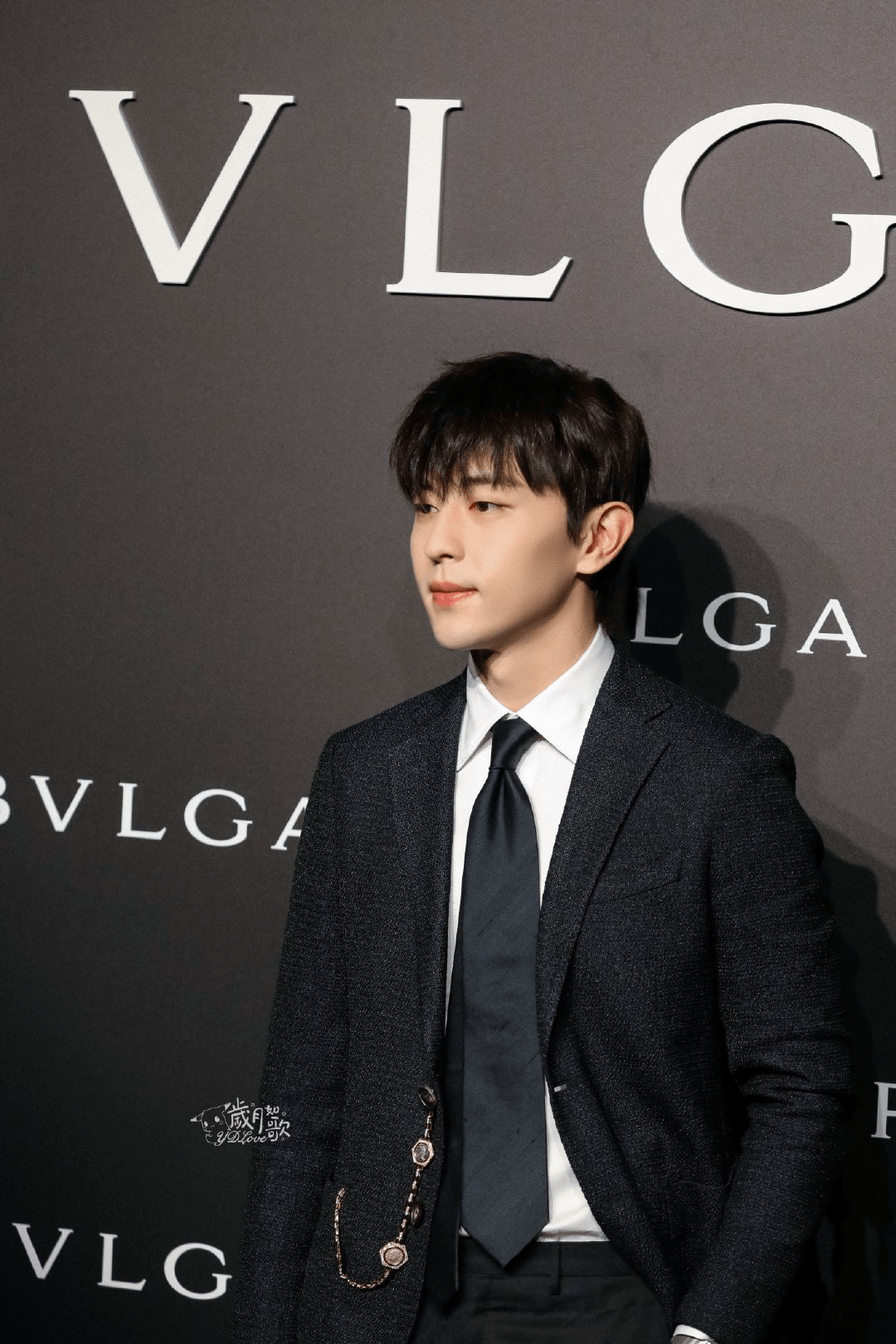 宝格丽晚宴内场图,邓伦气质一下变了,佟丽娅白好多全身超级纤瘦