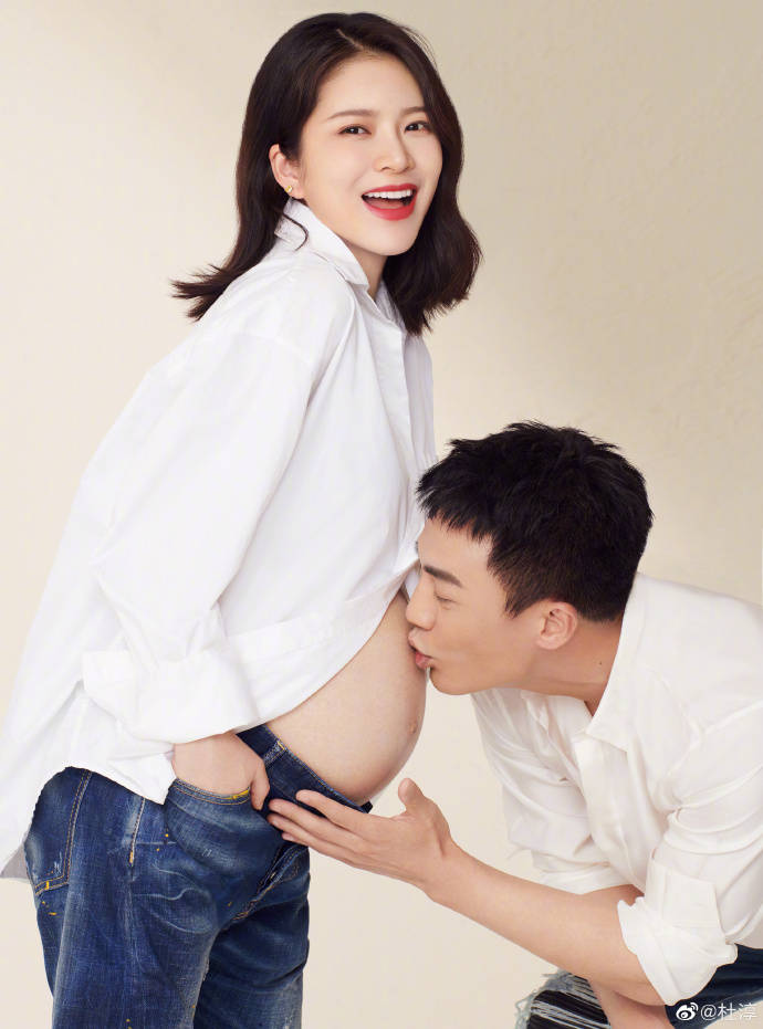 原创杜淳第一次分享家庭合影老婆王灿孕味十足十分登对