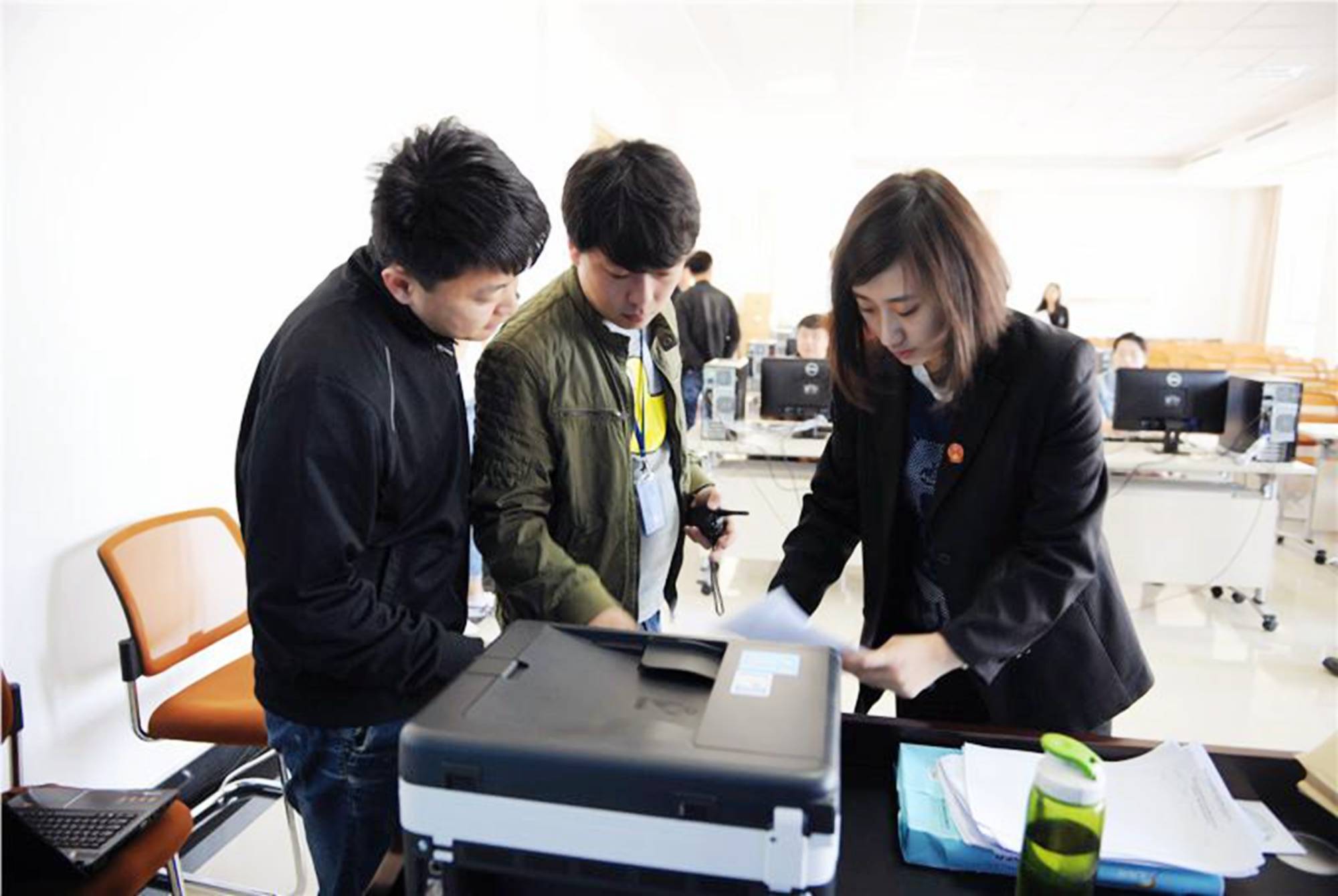 这3类岗位,外行人听起来像"公务员",内行人知道是"临时工"_工作