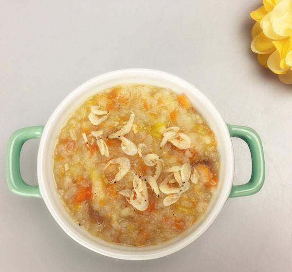 虾皮粥青椒以前只和鸡蛋或者肉等在一起搭配,其实呢,和虾皮在一起,比