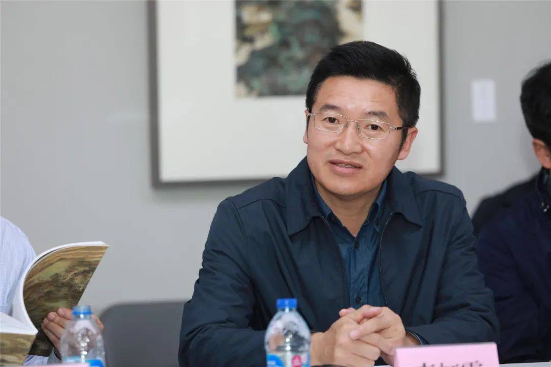 刘成纪特别欣赏魏广君的理论研究和艺术创作:"他在理论上有非常强的